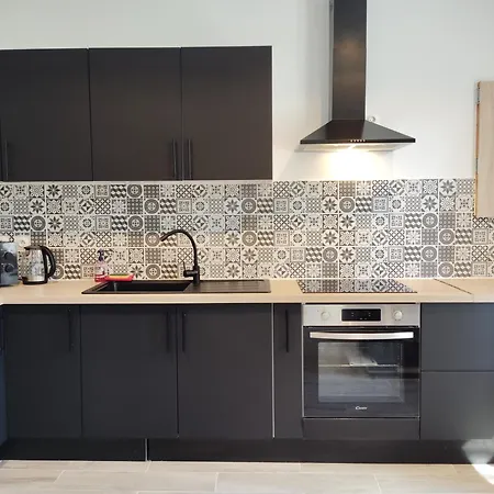 Maison Avec Dependance, Jardin, Clim, Wifi, Garage بيت للعطل