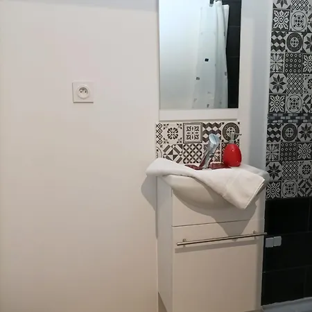 Maison Avec Dependance, Jardin, Clim, Wifi, Garage Casa de Férias *